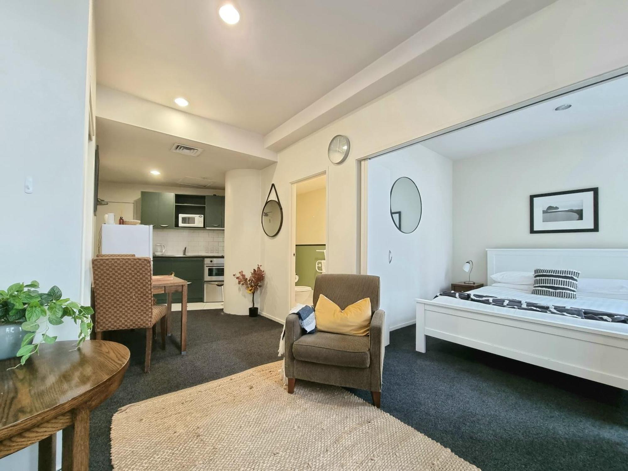 Urban Deco Apartment On Queen Street Auckland Pokoj fotografie