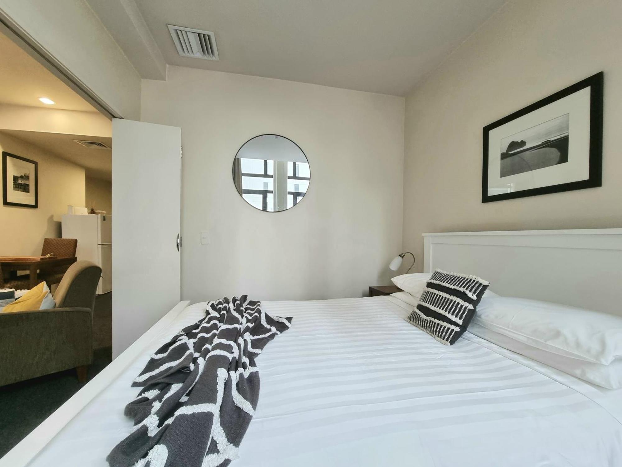 Urban Deco Apartment On Queen Street Auckland Pokoj fotografie